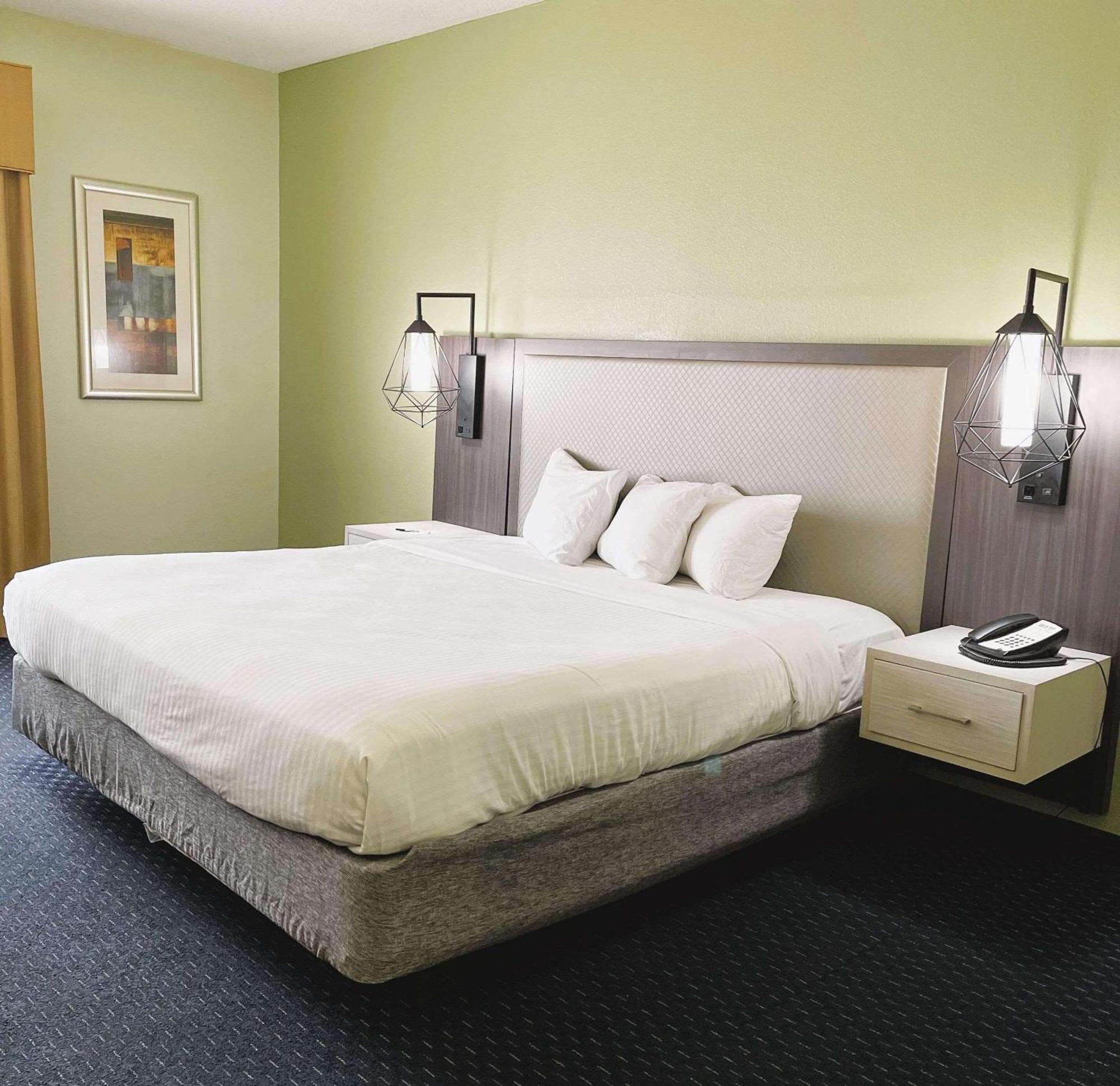 Park Inn By Radisson Albany Exterior photo