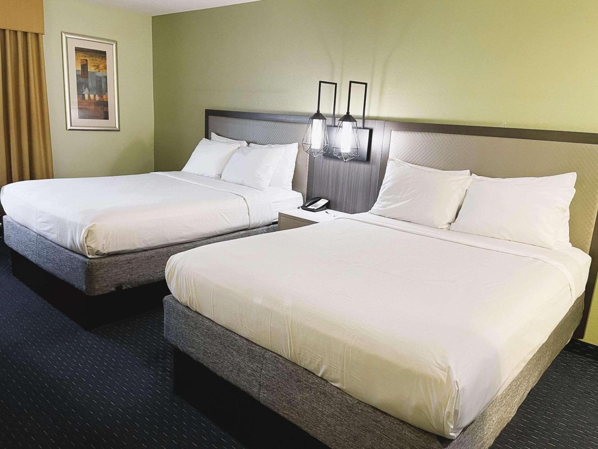 Park Inn By Radisson Albany Exterior photo